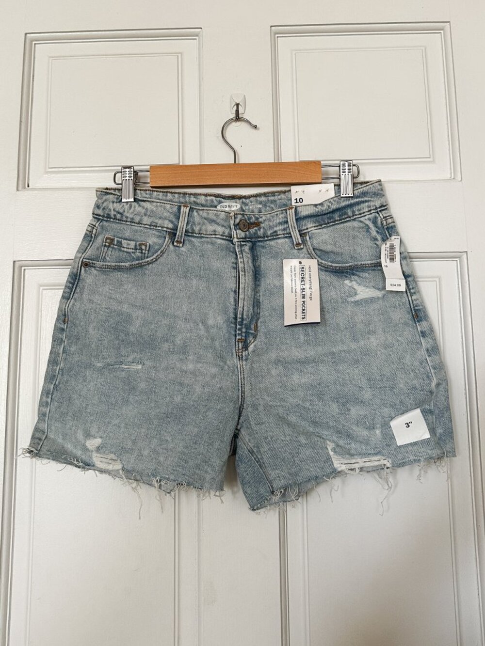 Old Navy High Rise Distressed Denim Cutoff Shorts Light Wash NWT Size 10